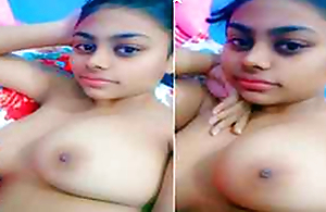 Today Exclusive- Sexy Desi Girl Showing Her Boobs