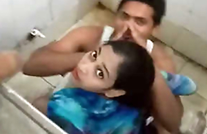 Desi boy gender his girlfriend in unseat toilet & Caught by unseat