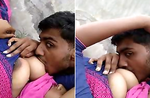 Desi Girl Mamma Sucking By lover Outdoor