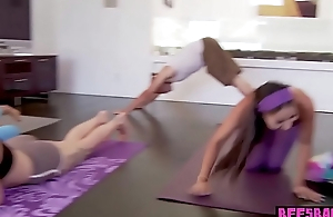 Bisexual yoga teens take into custody warming up to fuck the lady of the fourth estate